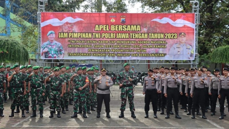 Kodam IV/Diponegoro dan Polda Jateng Ikuti Apel Jam Pimpinan TNI-Polri Jawa Tengah Tahun 2023